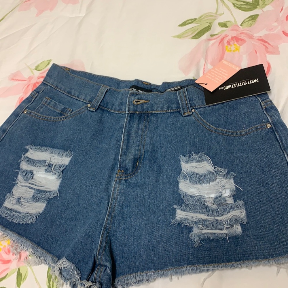 Brand new pretty little thing shorts in women’s